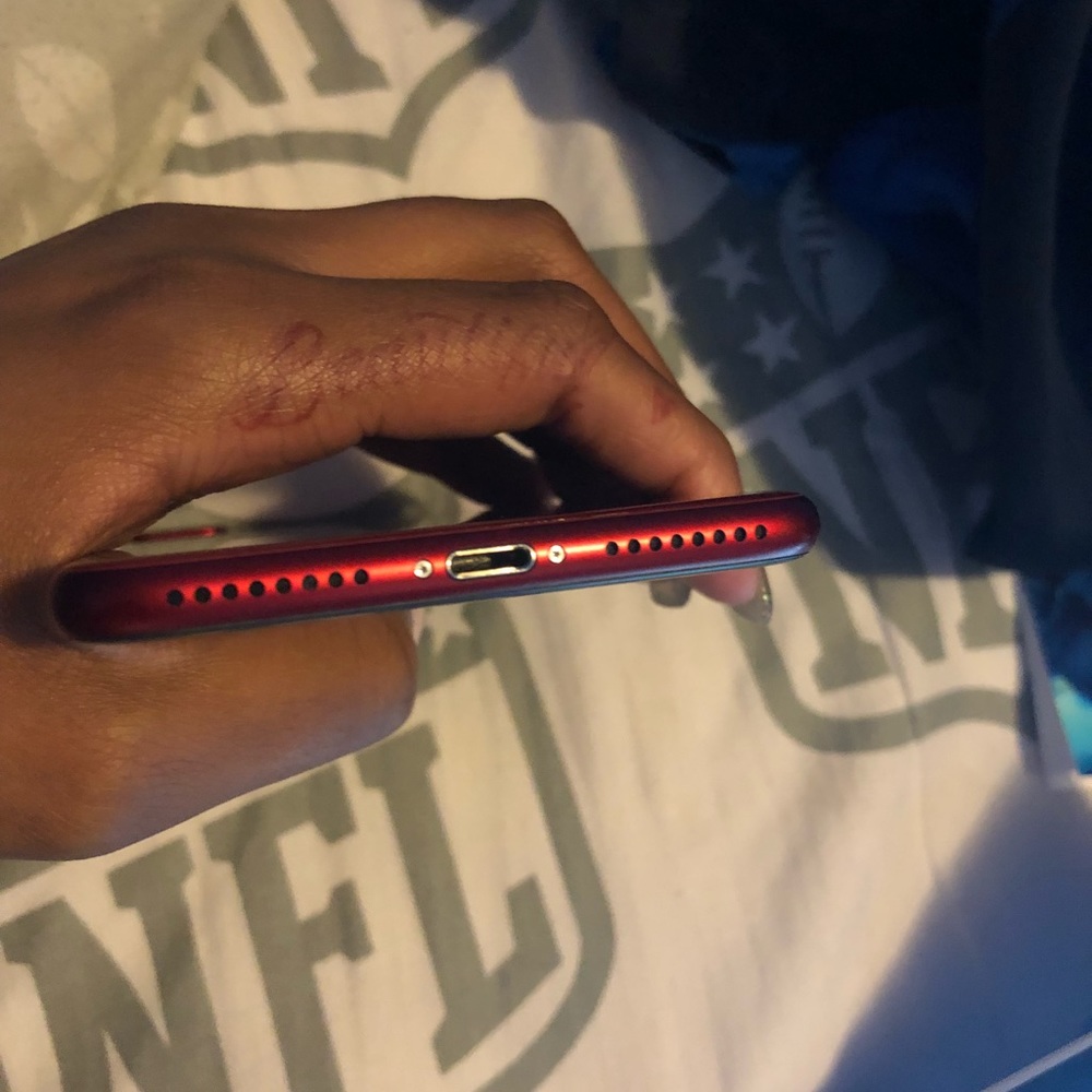 Red iPhone 8+ - Picture 4 of 6